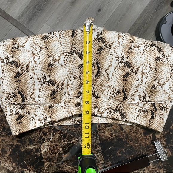 White House Black Market Snake Print Tapered Ankle City Pants Size 6 R - Picture 11 of 11